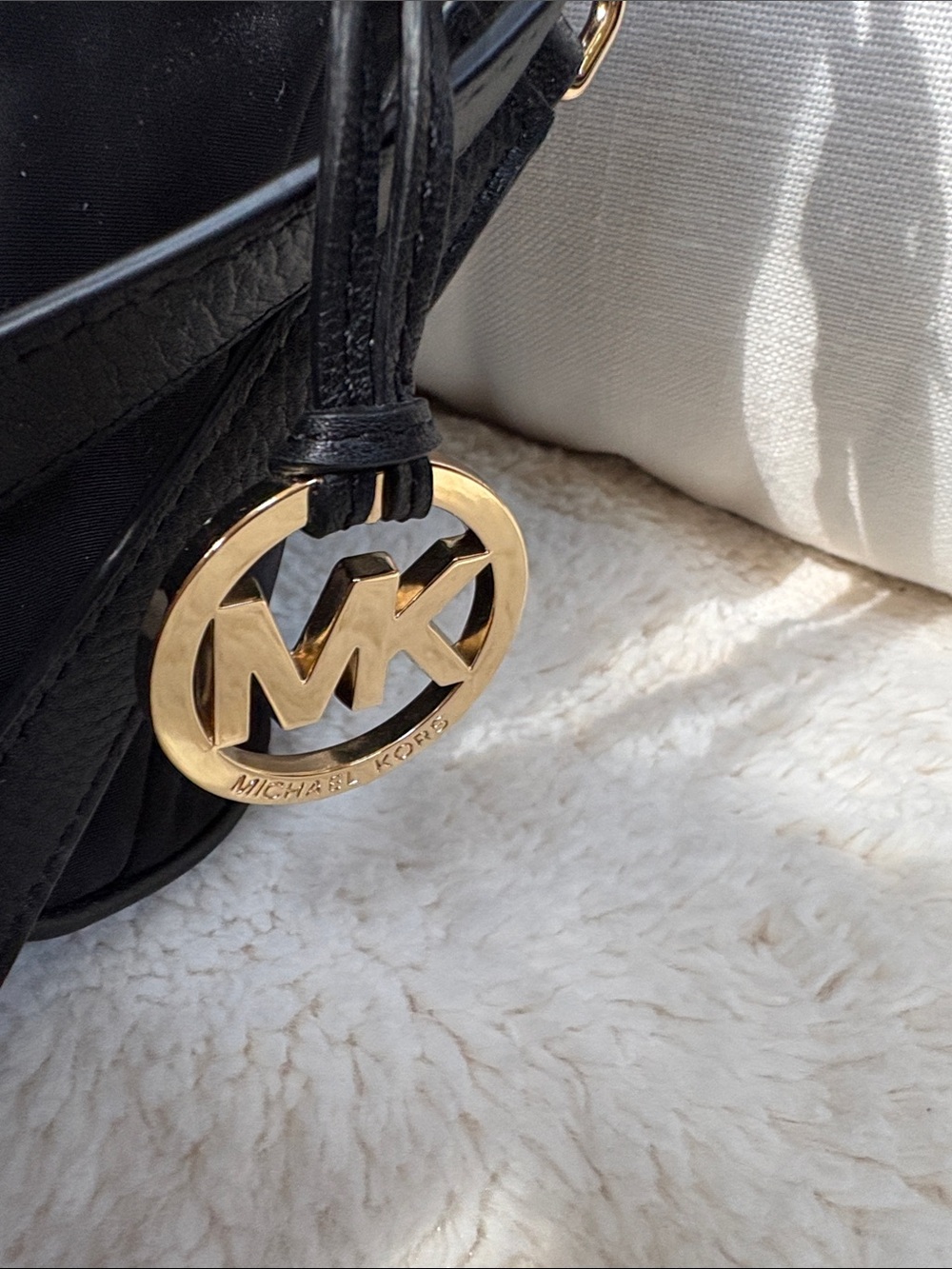 NWT Michael Kors Black Crossbody Bag with Gold Hardware - Picture 3 of 4